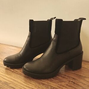 Dolce Vita Women's Faux Leather Black Booties. Size 8.